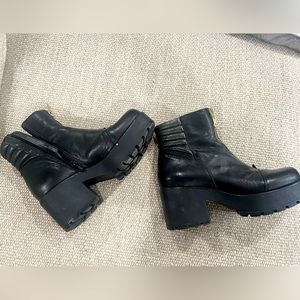 Black vagabond chunky boots